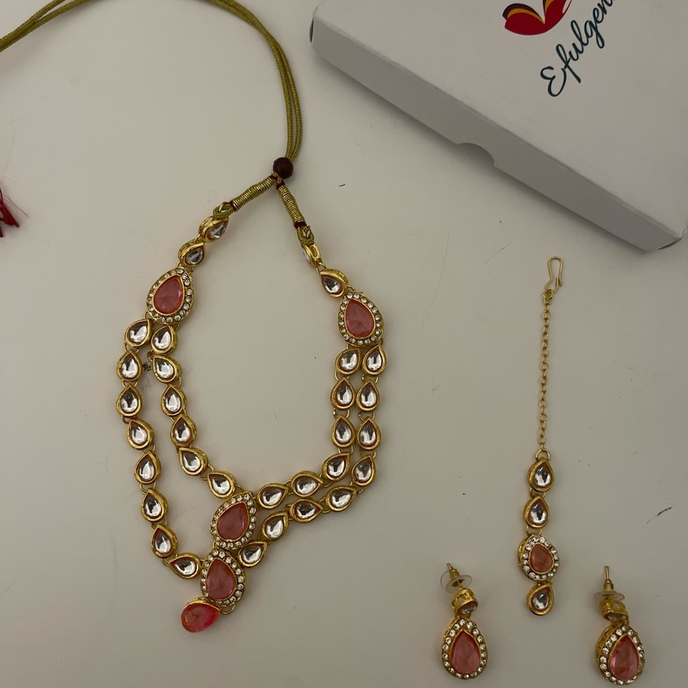 Kundan Jewelry Set